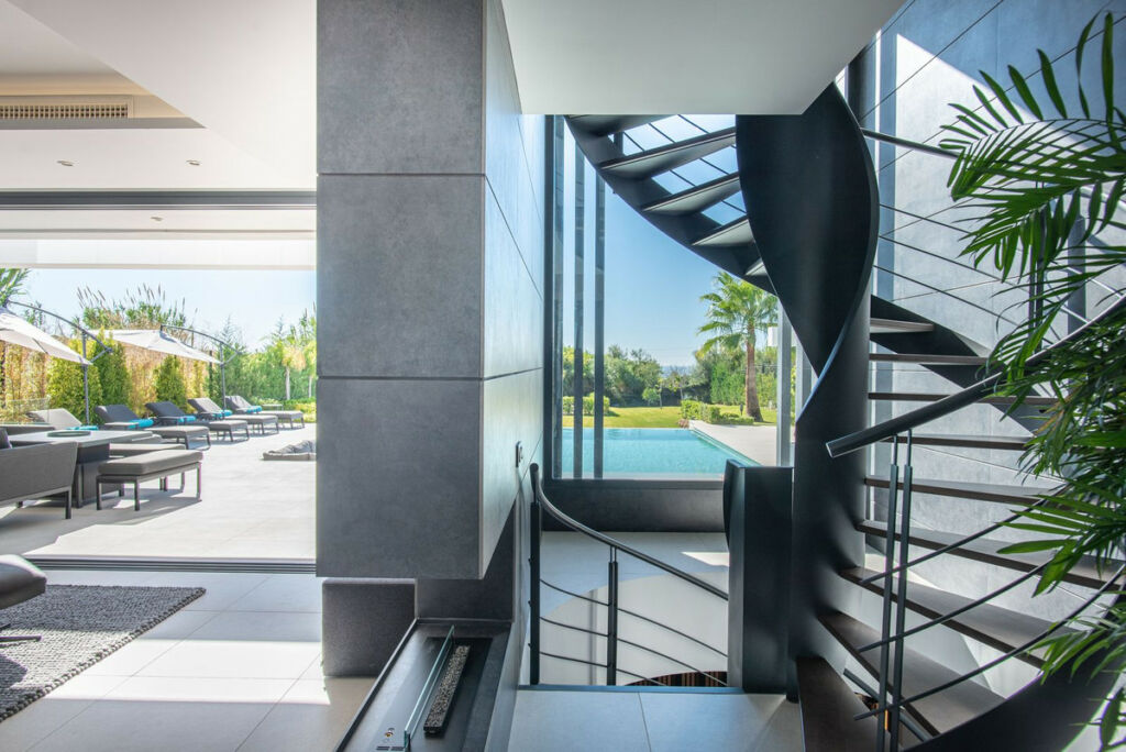 Detached Villa Estepona Málaga - image 18