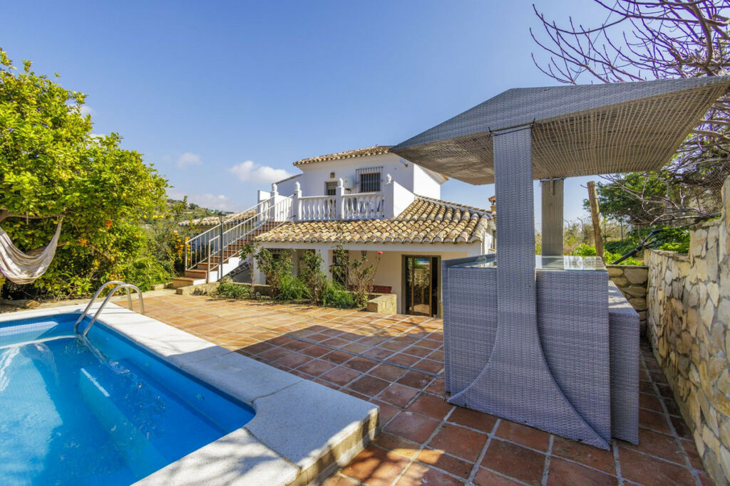 Detached Villa Riogordo Málaga - image 18