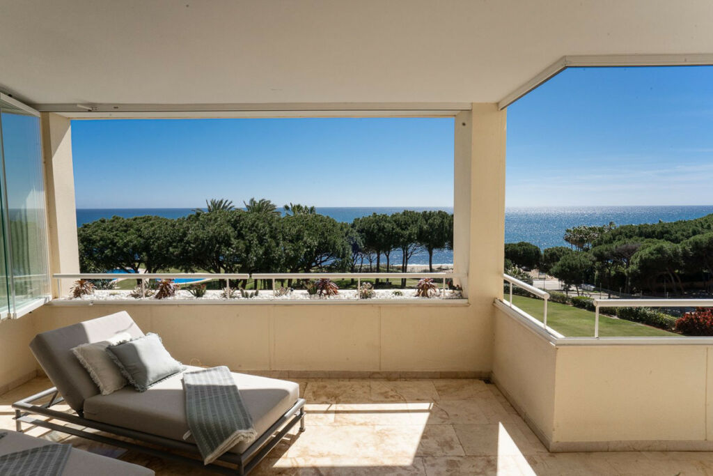 Middle Floor Apartment Cabopino Málaga - image 18
