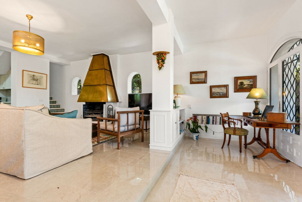 Detached Villa Nueva Andalucía Málaga - image 18