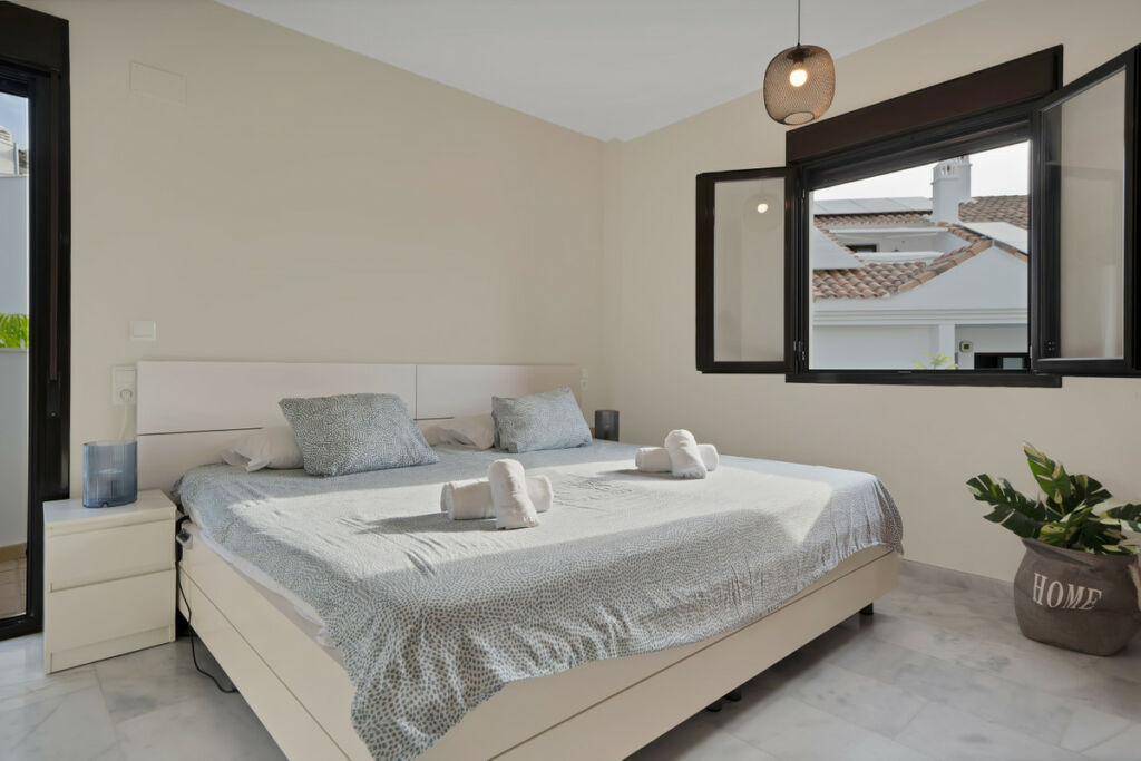 Detached Villa Riviera del Sol Málaga - image 18