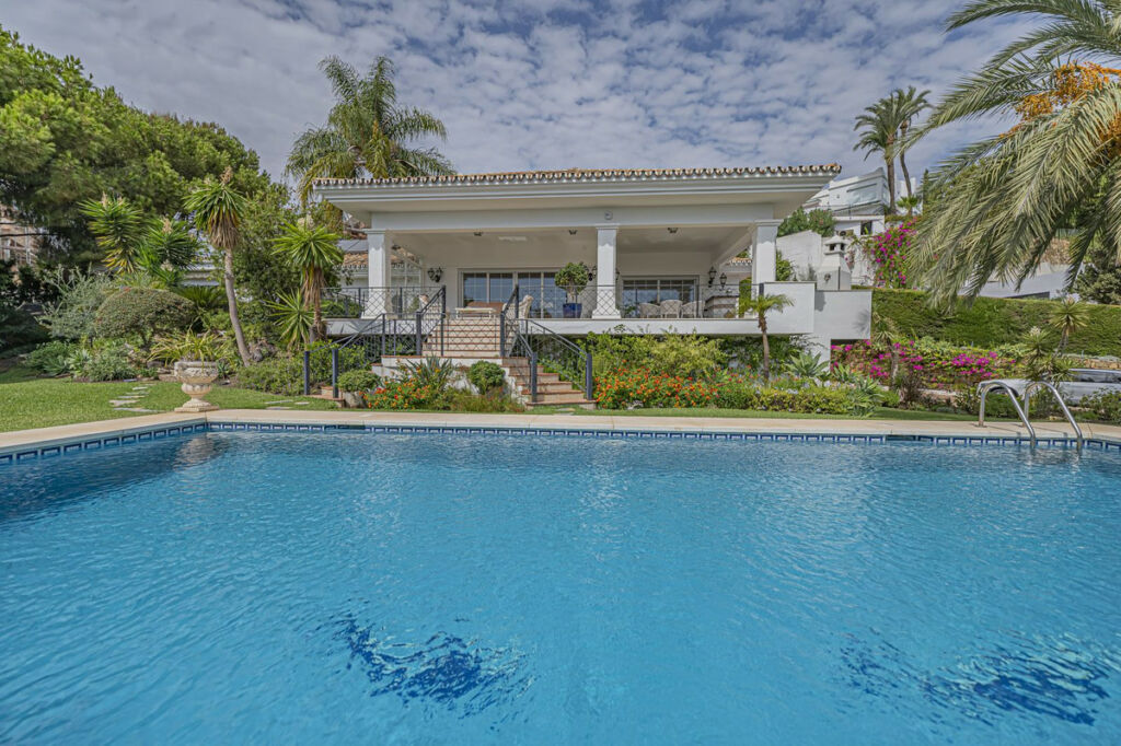 Detached Villa El Paraiso Málaga - image 18