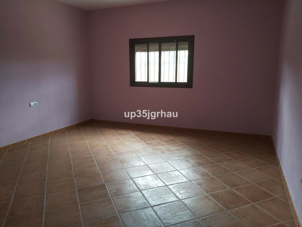 Detached Villa Estepona Málaga - image 18