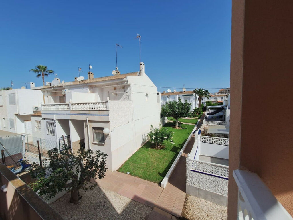 Middle Floor Apartment Torrevieja Alicante - image 18