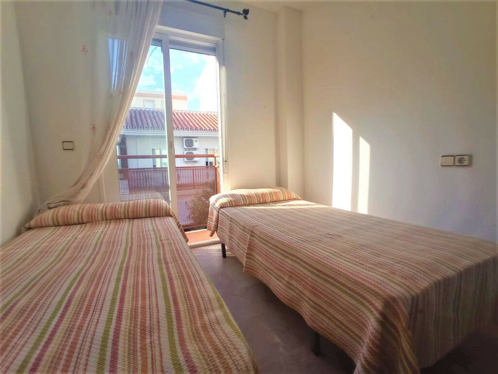 Middle Floor Apartment Los Boliches Málaga - image 16