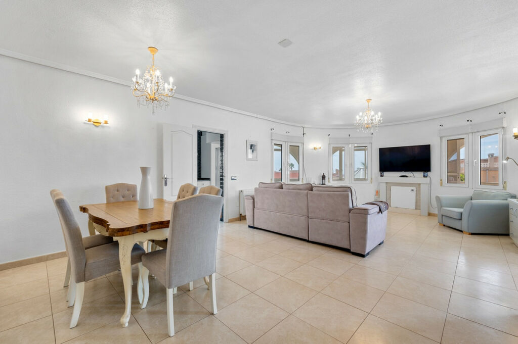 Detached Villa Ciudad Quesada Alicante - image 17