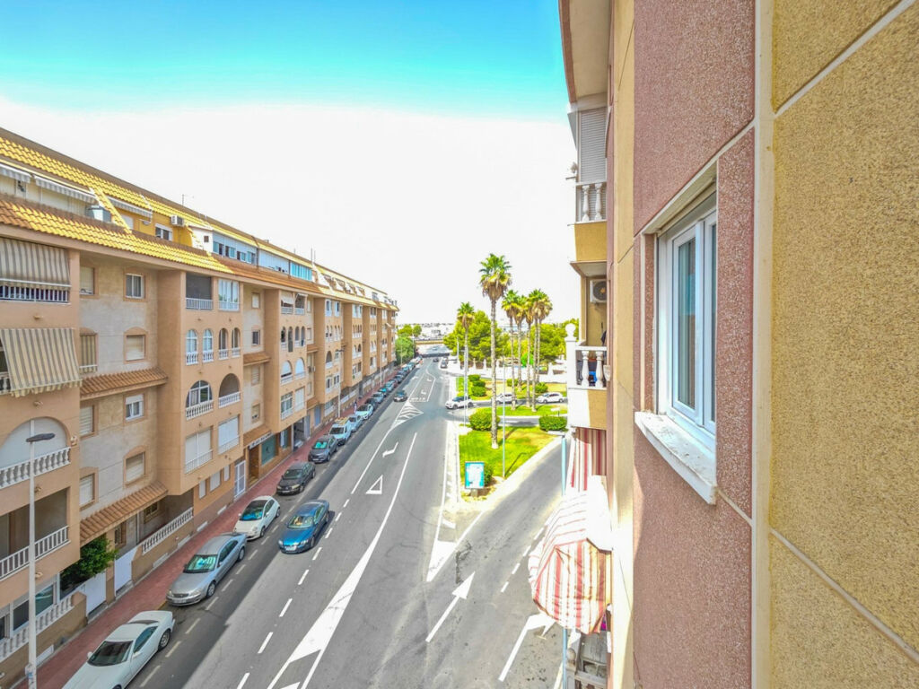 Middle Floor Apartment Parque de las Naciones Alicante - image 18