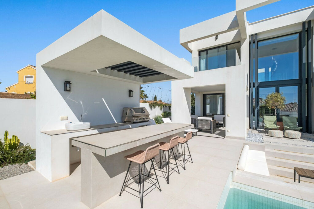 Detached Villa Riviera del Sol Málaga - image 18