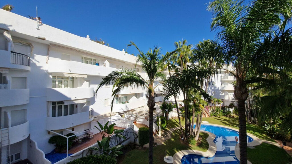 Middle Floor Apartment The Golden Mile Málaga - image 18
