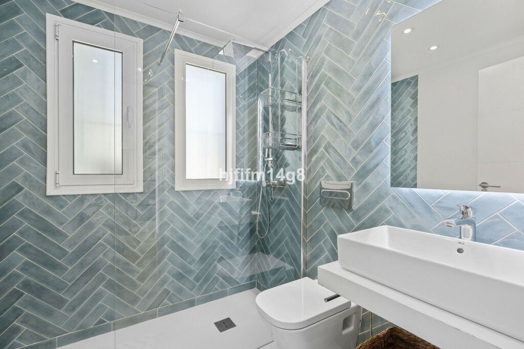 Detached Villa Nueva Andalucía Málaga - image 18