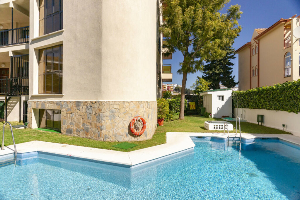 Middle Floor Apartment Montemar Málaga - image 18