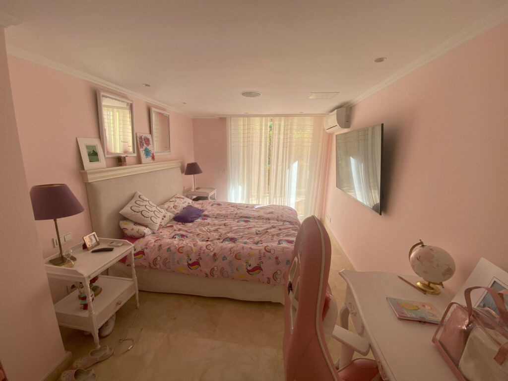Detached Villa Elviria Málaga - image 20