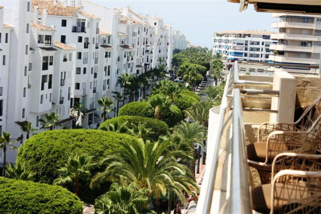 Middle Floor Apartment Puerto Banús Málaga - image 19