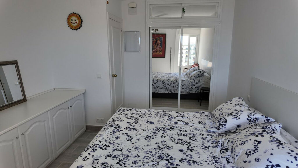 Middle Floor Apartment Benalmadena Málaga - image 17