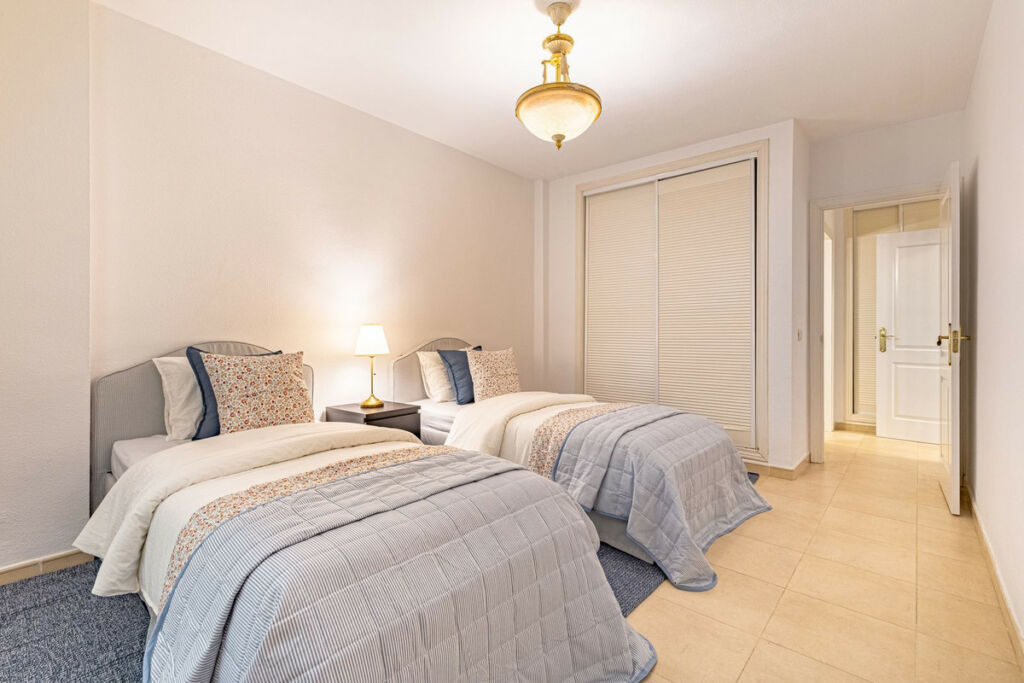 Middle Floor Apartment Nueva Andalucía Málaga - image 19