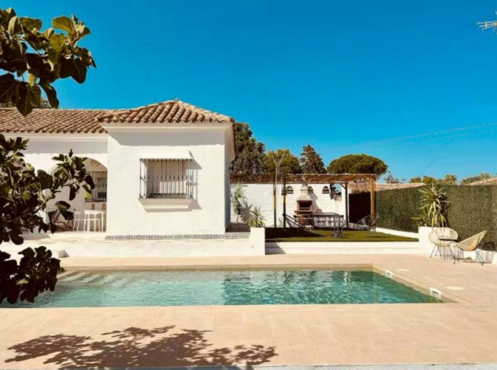 Detached Villa Estepona Málaga - image 19