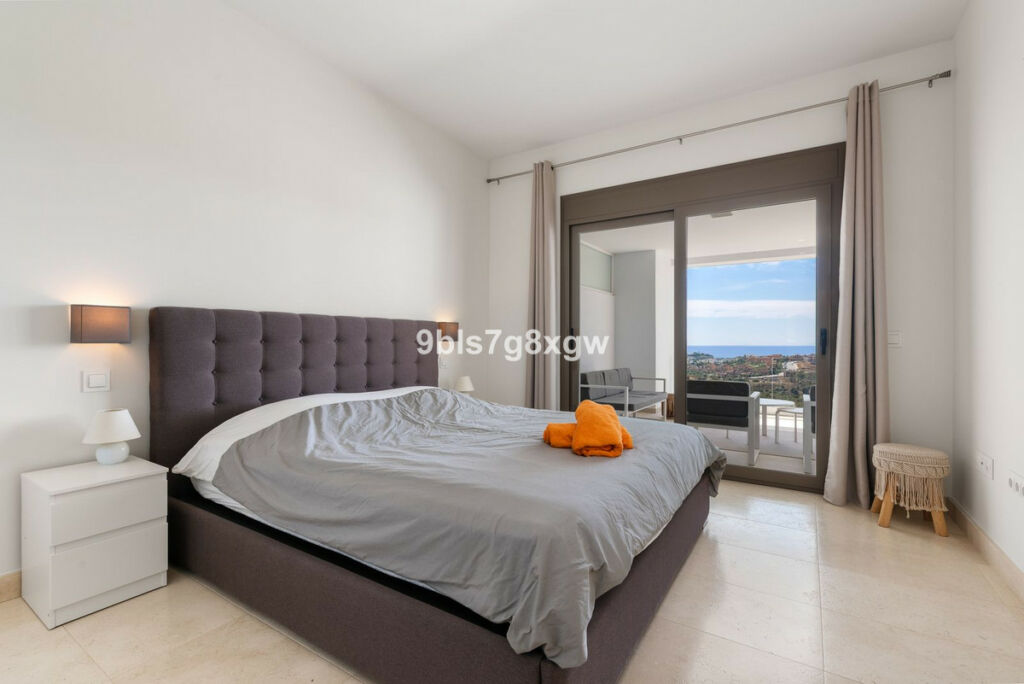 Middle Floor Apartment Casares Playa Málaga - image 4