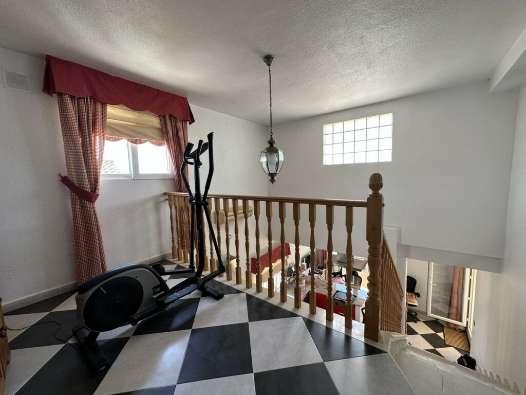 Detached Villa Villamartin Alicante - image 19