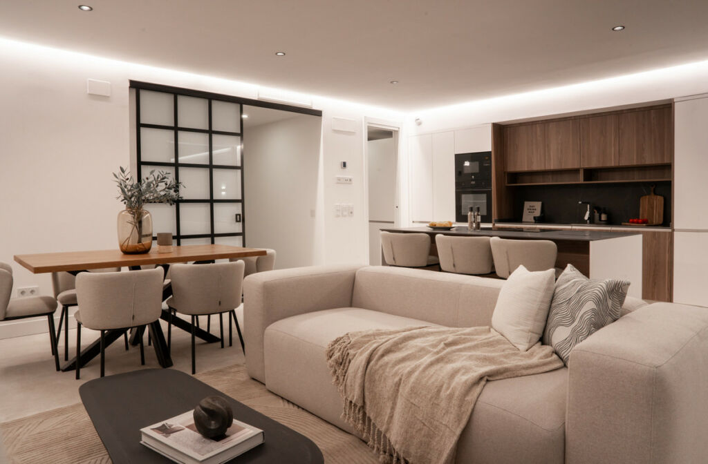 Middle Floor Apartment Estepona Málaga - image 4