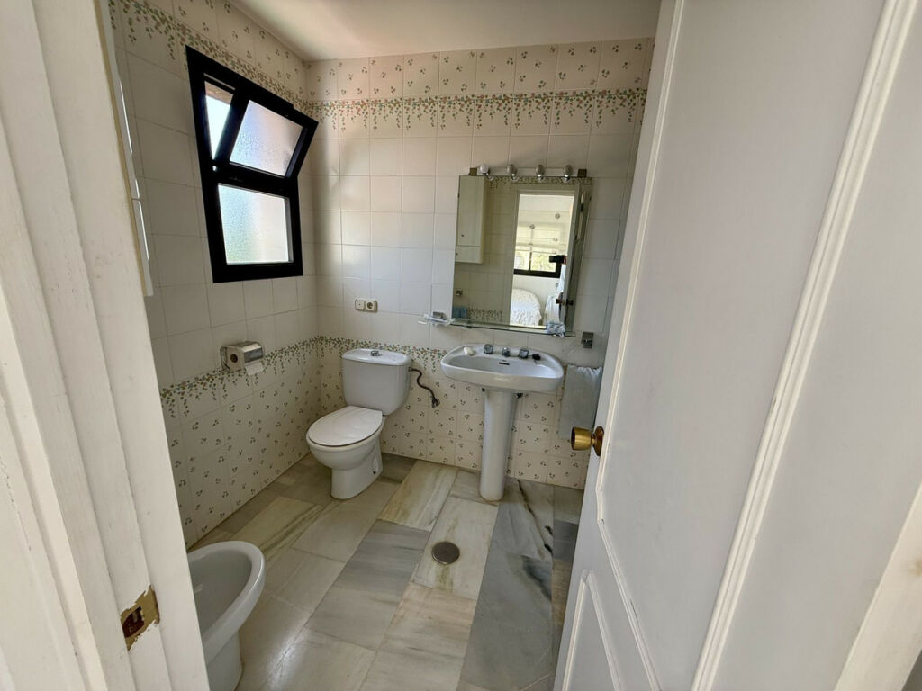 Middle Floor Apartment Calahonda Málaga - image 19