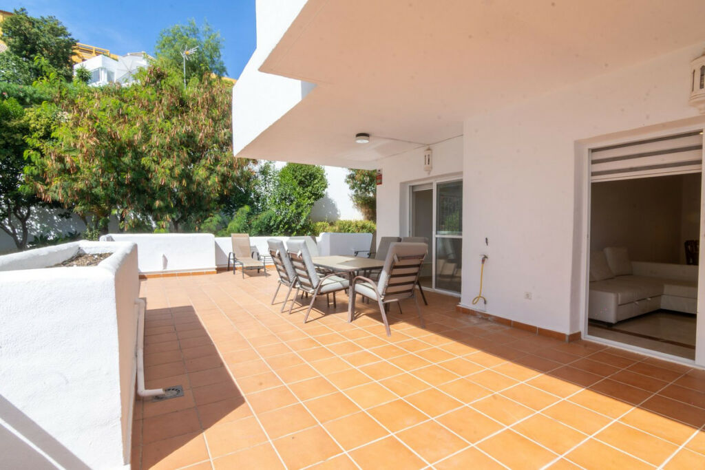 Middle Floor Apartment Estepona Málaga - image 19