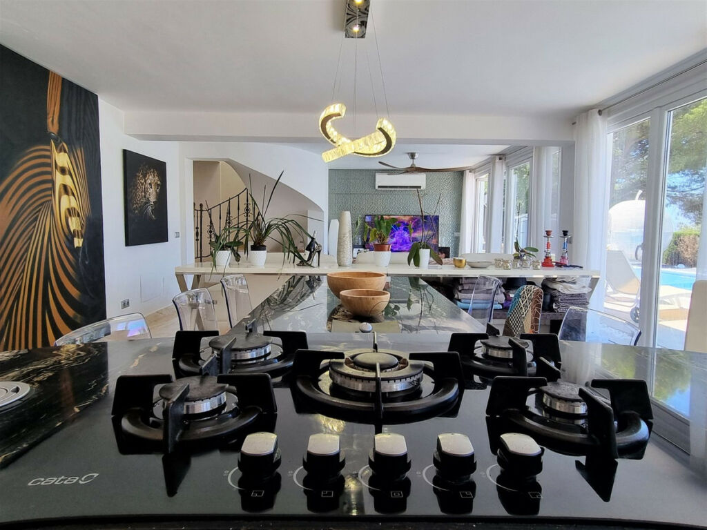 Detached Villa Elviria Málaga - image 19