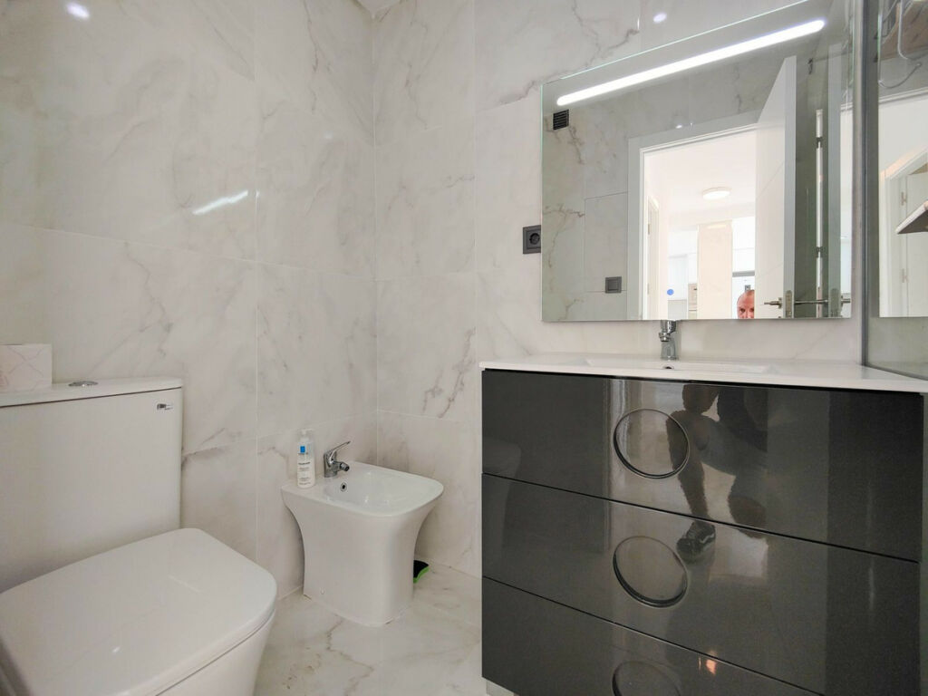 Middle Floor Apartment Punta Prima Alicante - image 19