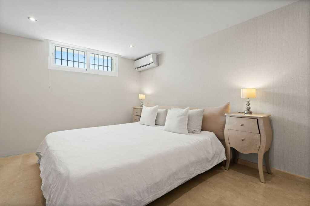 Detached Villa Nueva Andalucía Málaga - image 19