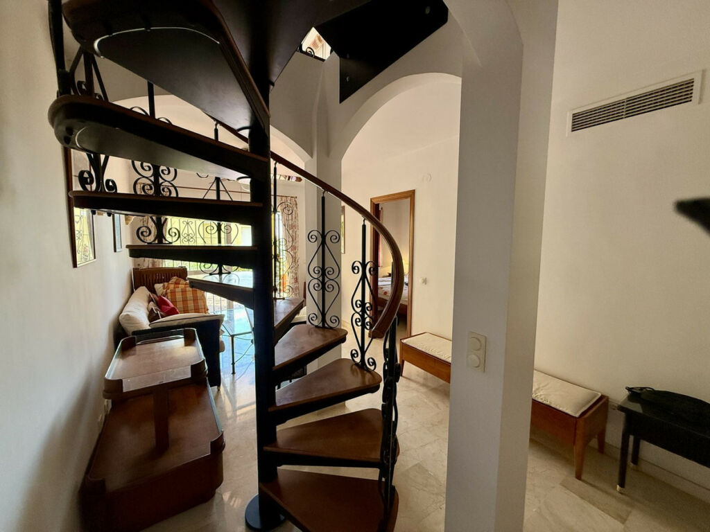 Semi-Detached House Elviria Málaga - image 19