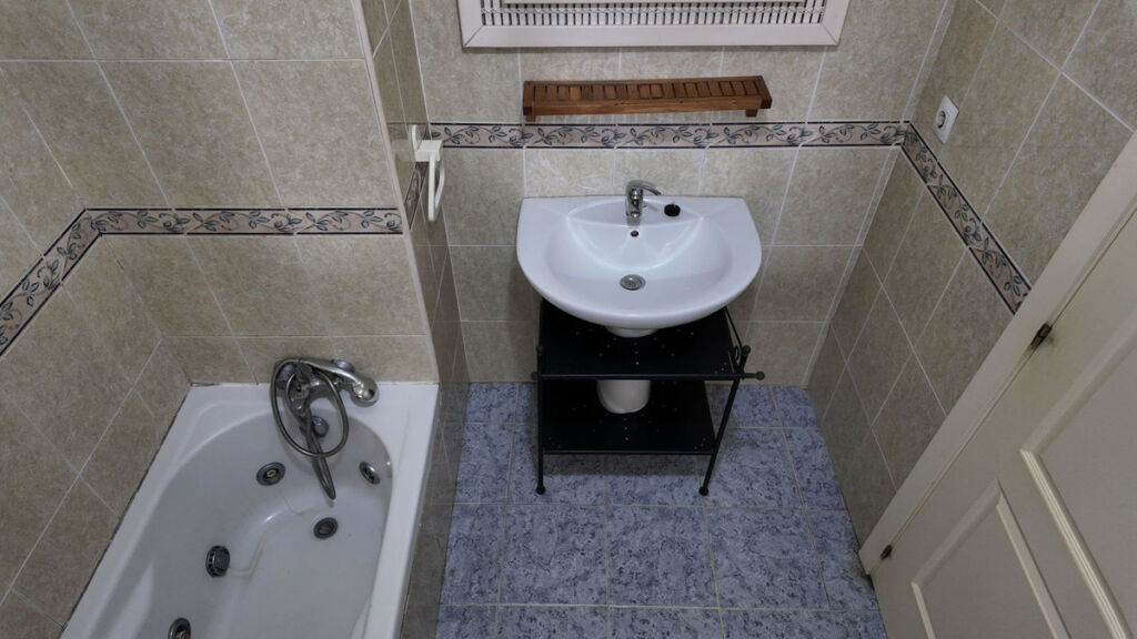 Middle Floor Apartment Benalmadena Málaga - image 19