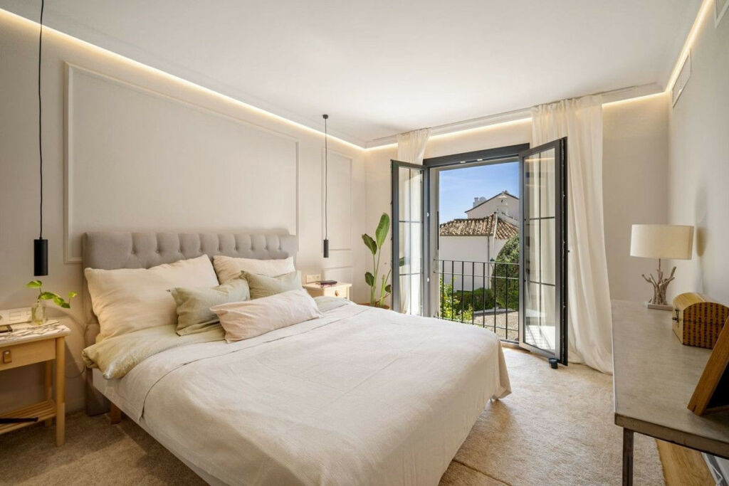 Townhouse Nagüeles Málaga - image 19