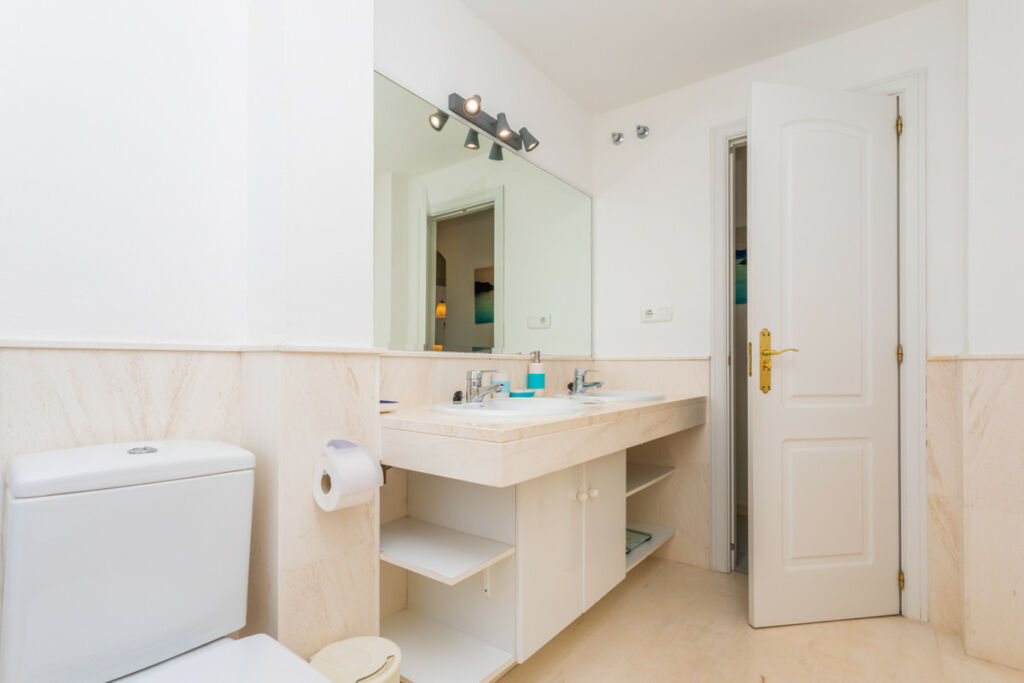 Middle Floor Apartment Calahonda Málaga - image 19
