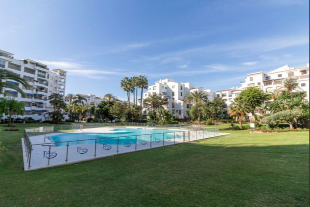 Middle Floor Apartment Puerto Banús Málaga - image 19