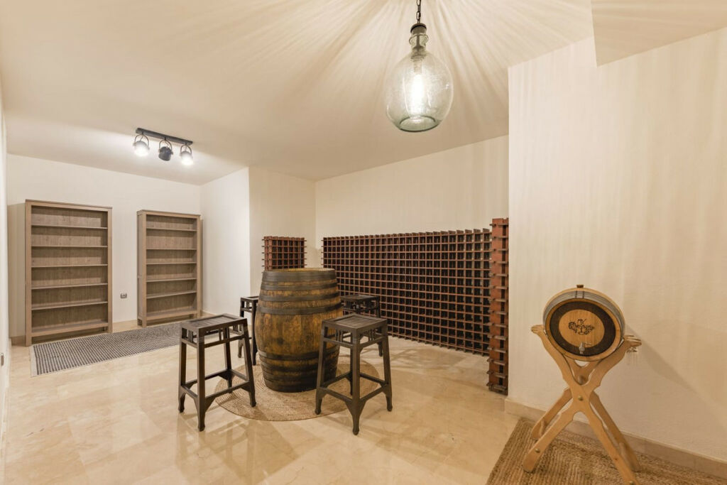 Detached Villa Nueva Andalucía Málaga - image 19