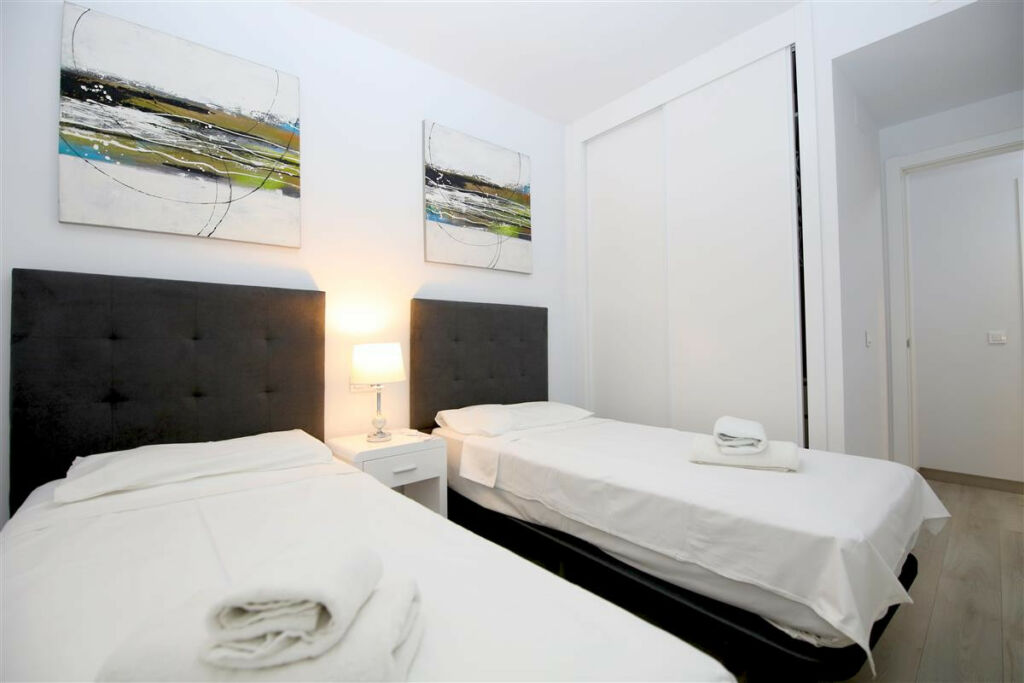 Middle Floor Apartment Estepona Málaga - image 19