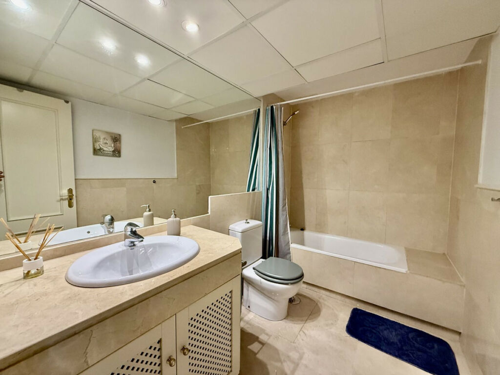 Middle Floor Apartment Sotogrande Puerto Cádiz - image 19