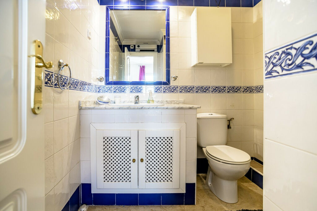 Middle Floor Apartment Villamartin Alicante - image 19
