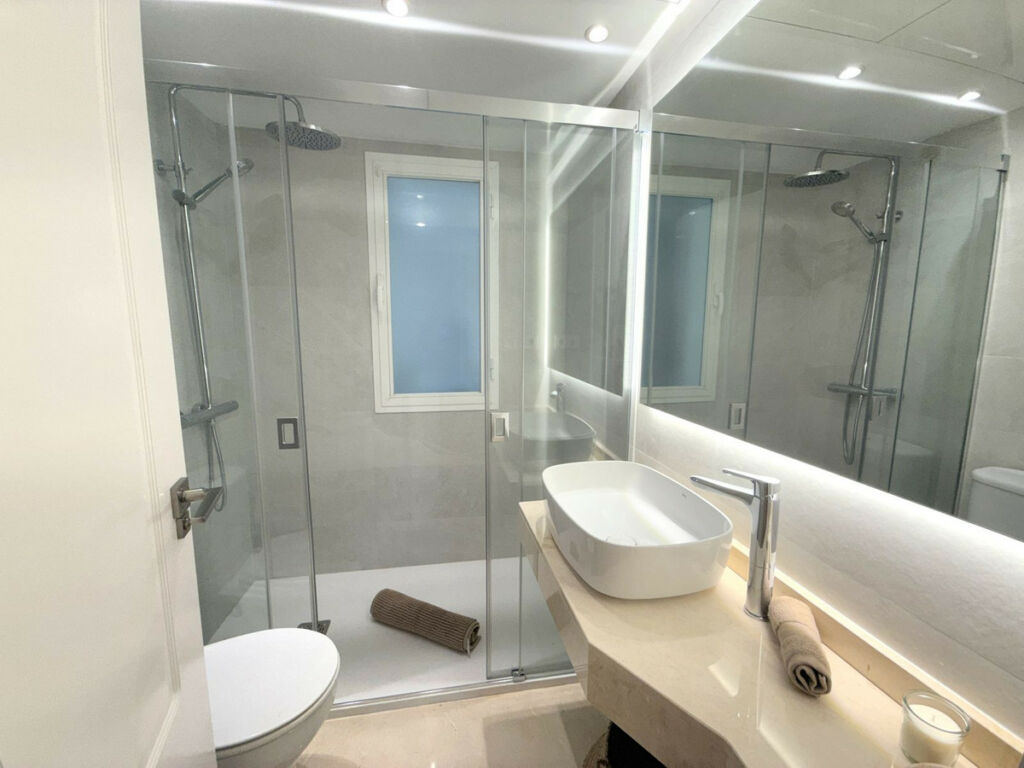 Middle Floor Apartment Puerto Banús Málaga - image 19