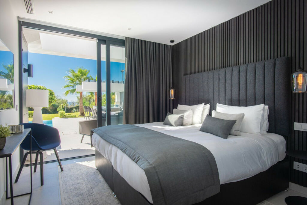 Detached Villa Estepona Málaga - image 19