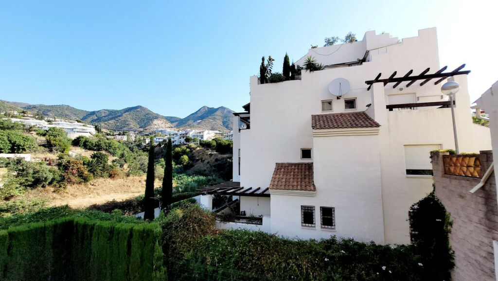 Middle Floor Apartment Benalmadena Málaga - image 19