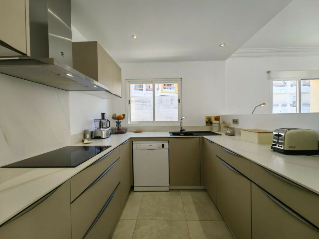 Middle Floor Apartment Estepona Málaga - image 19