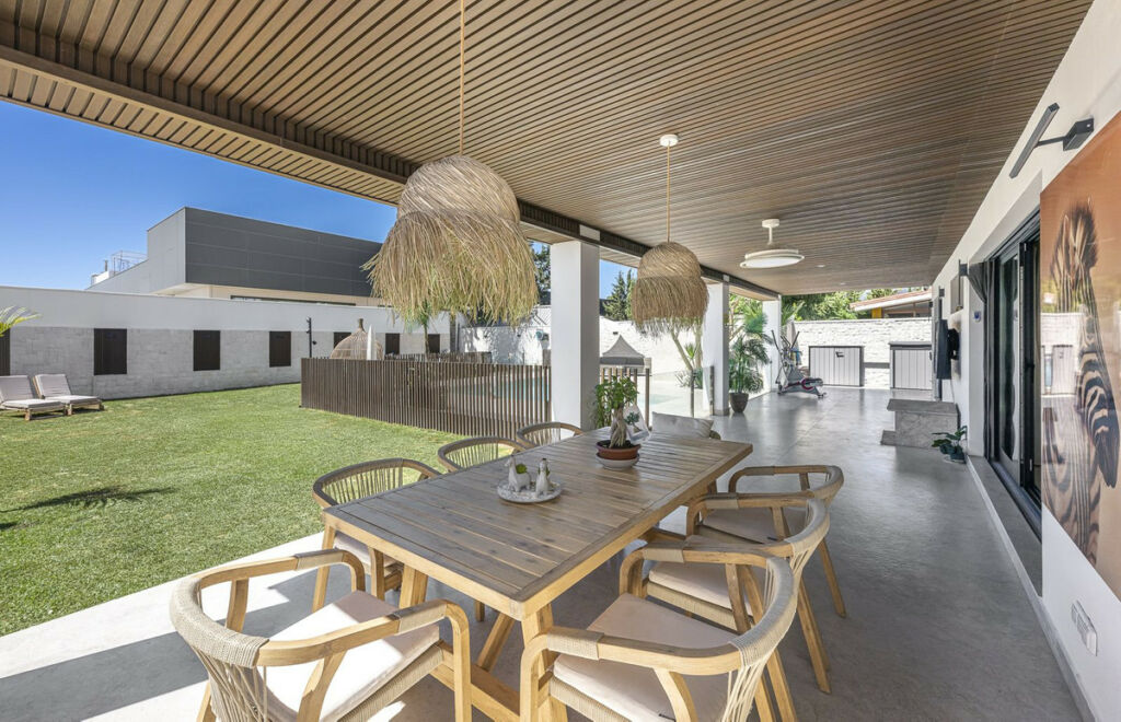 Detached Villa New Golden Mile Málaga - image 19