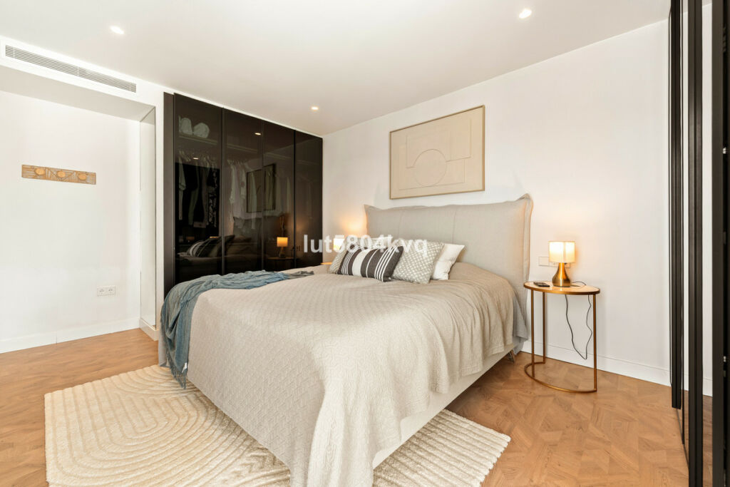 Detached Villa Nueva Andalucía Málaga - image 19