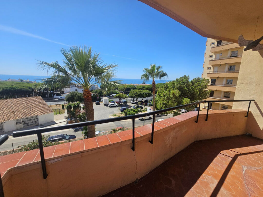 Middle Floor Apartment Calypso Málaga - image 19