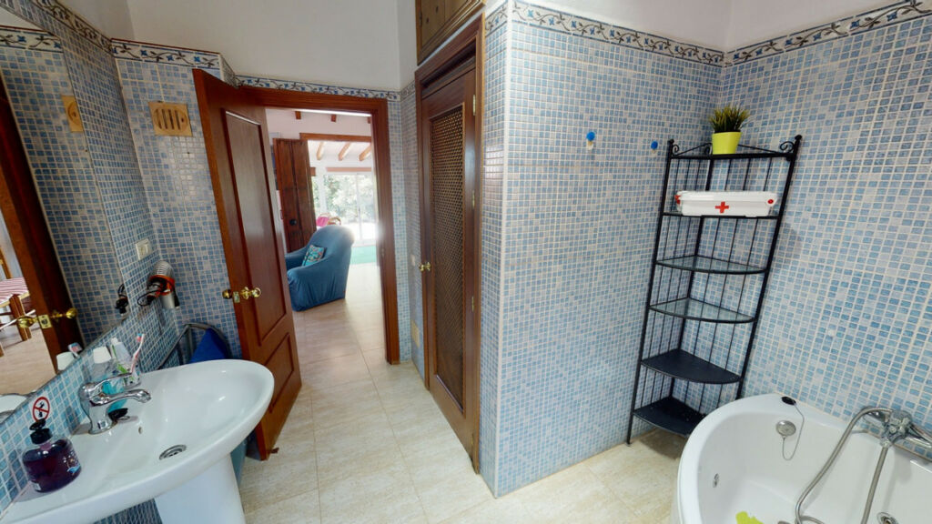 Detached Villa El Borge Málaga - image 19