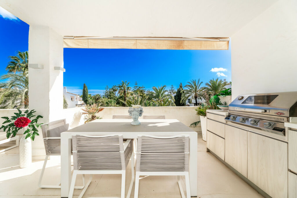 Middle Floor Apartment The Golden Mile Málaga - image 19