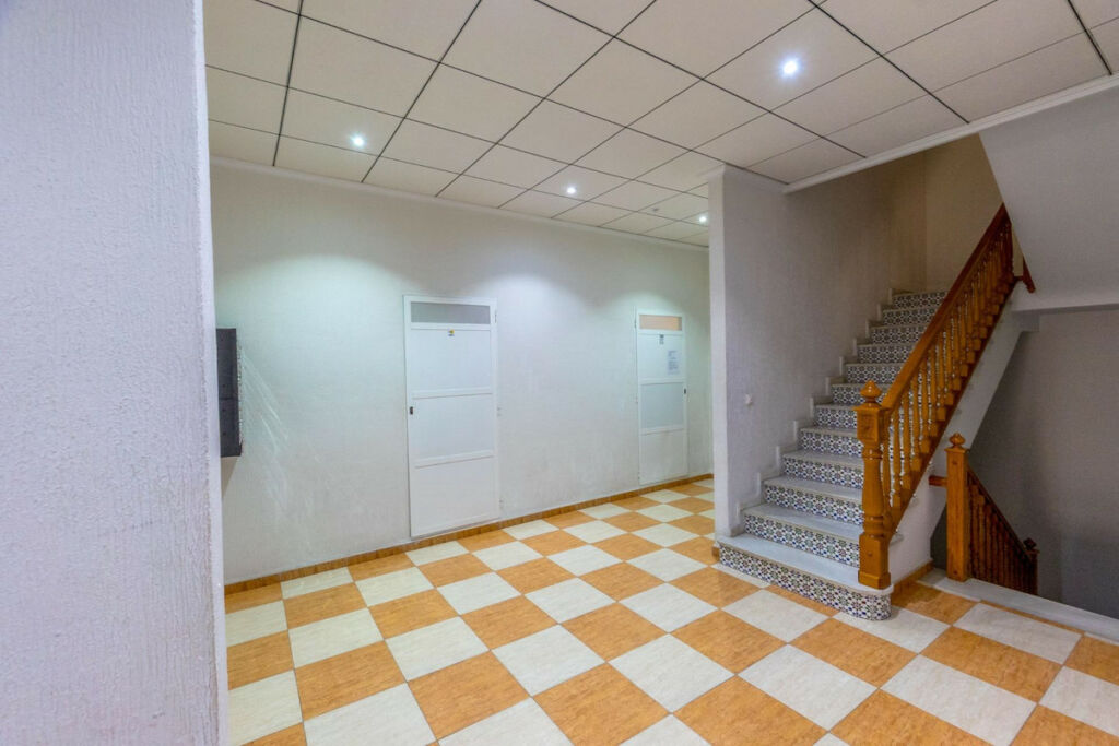 Middle Floor Apartment Torrevieja Alicante - image 15