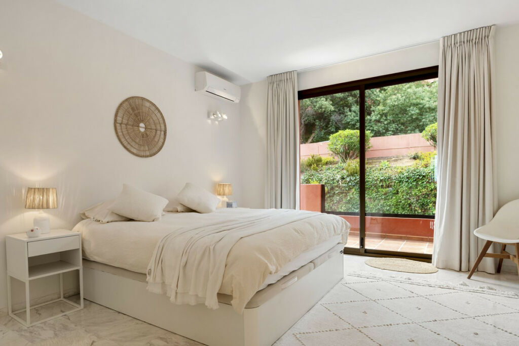 Middle Floor Apartment La Mairena Málaga - image 19