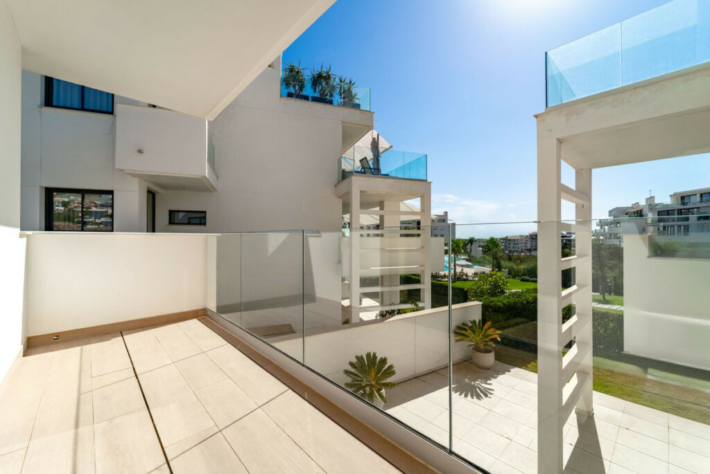 Middle Floor Apartment Benalmadena Málaga - image 19
