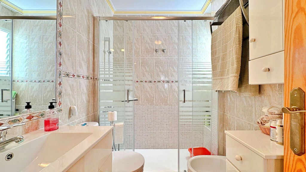 Middle Floor Apartment La Zenia Alicante - image 19